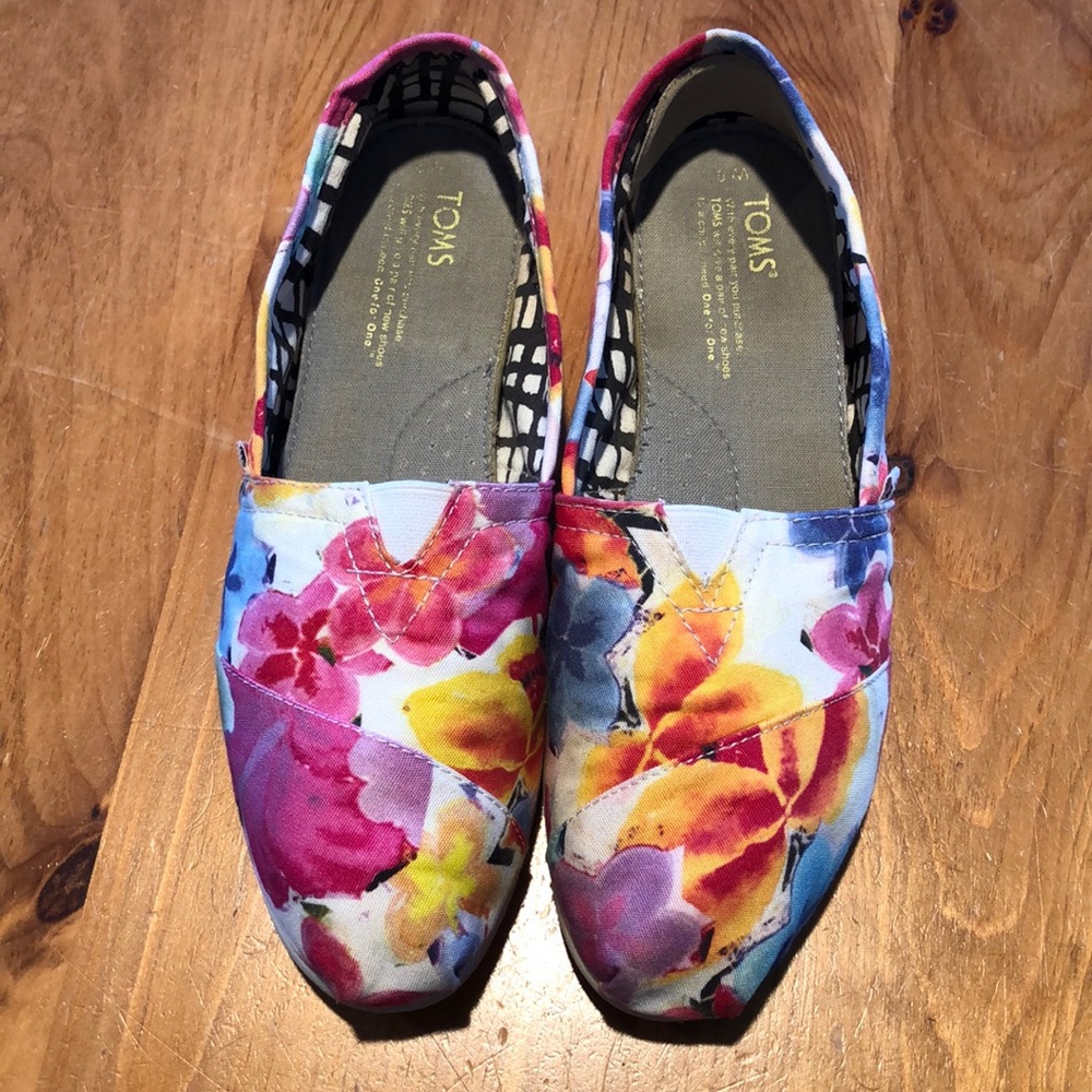 Floral Watercolor Toms 🌸🌺🌼